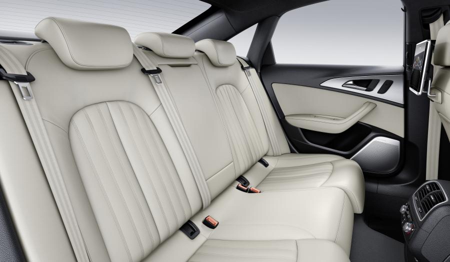Интерьер Audi A6 TFSI Quattro S-Line 2016 года  (WW) (фото 5 из 18)